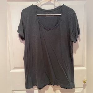 Eddie Bauer ladies short sleeve blouse. Dark gray color. Size XL